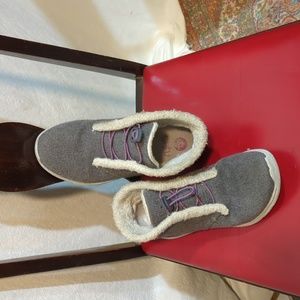 Women's 7.5 Ryka winter shoe